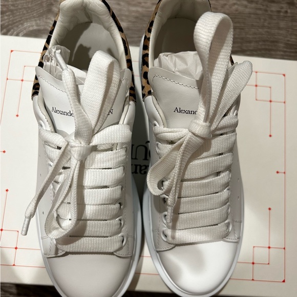 Alexander McQueen only worned like 3 times. Looks pretty good. - Picture 3 of 4